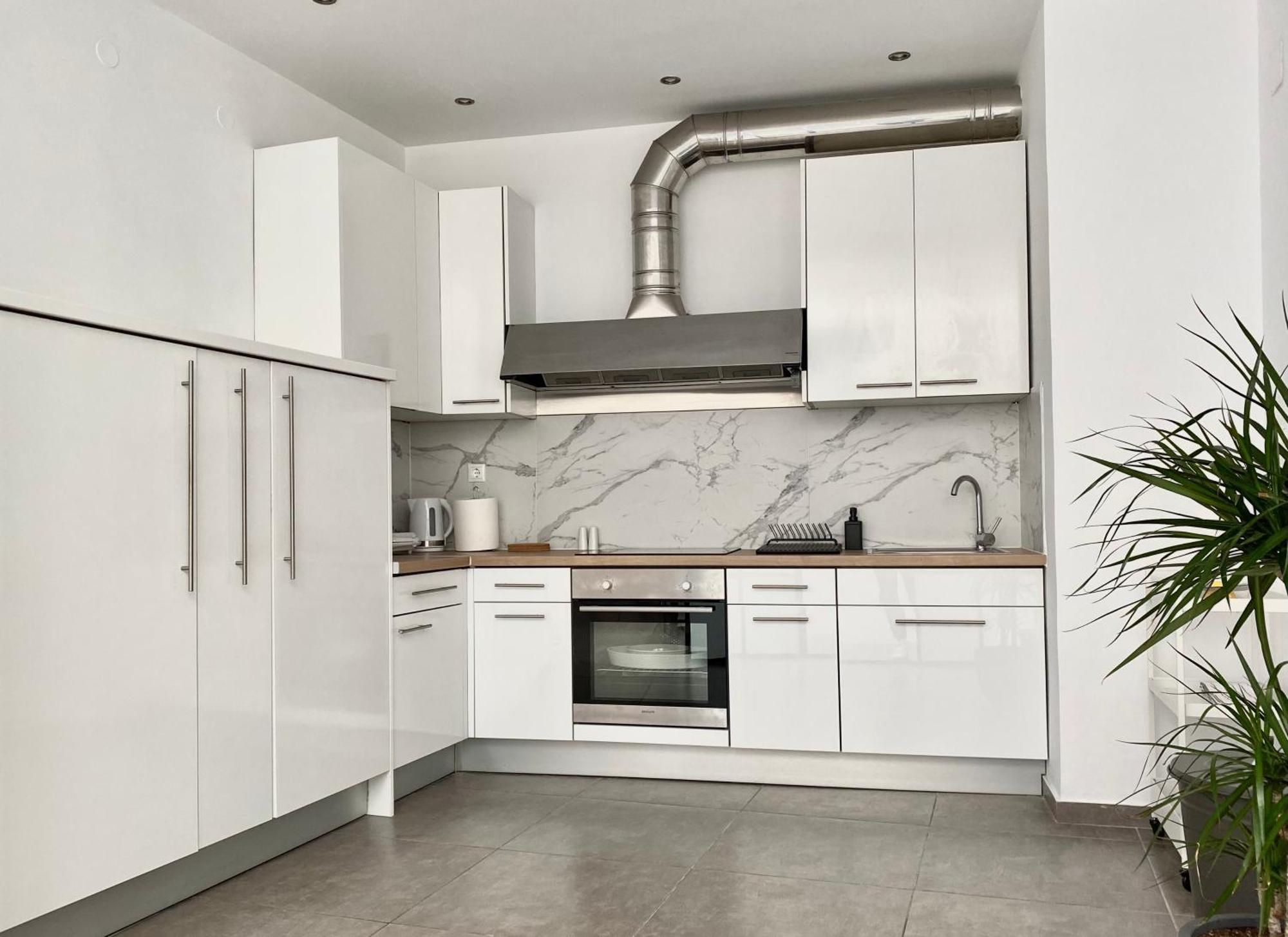 Central, Spacious And Bright 2-bedroom Apartment. Daire Kandiye