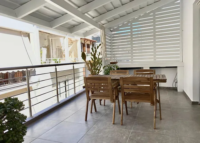 Central, Spacious And Bright 2-Bedroom Apartment.