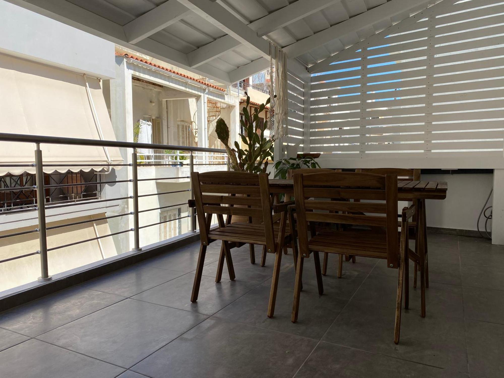 Apartment Central, Spacious And Bright 2-bedroom Apartment.