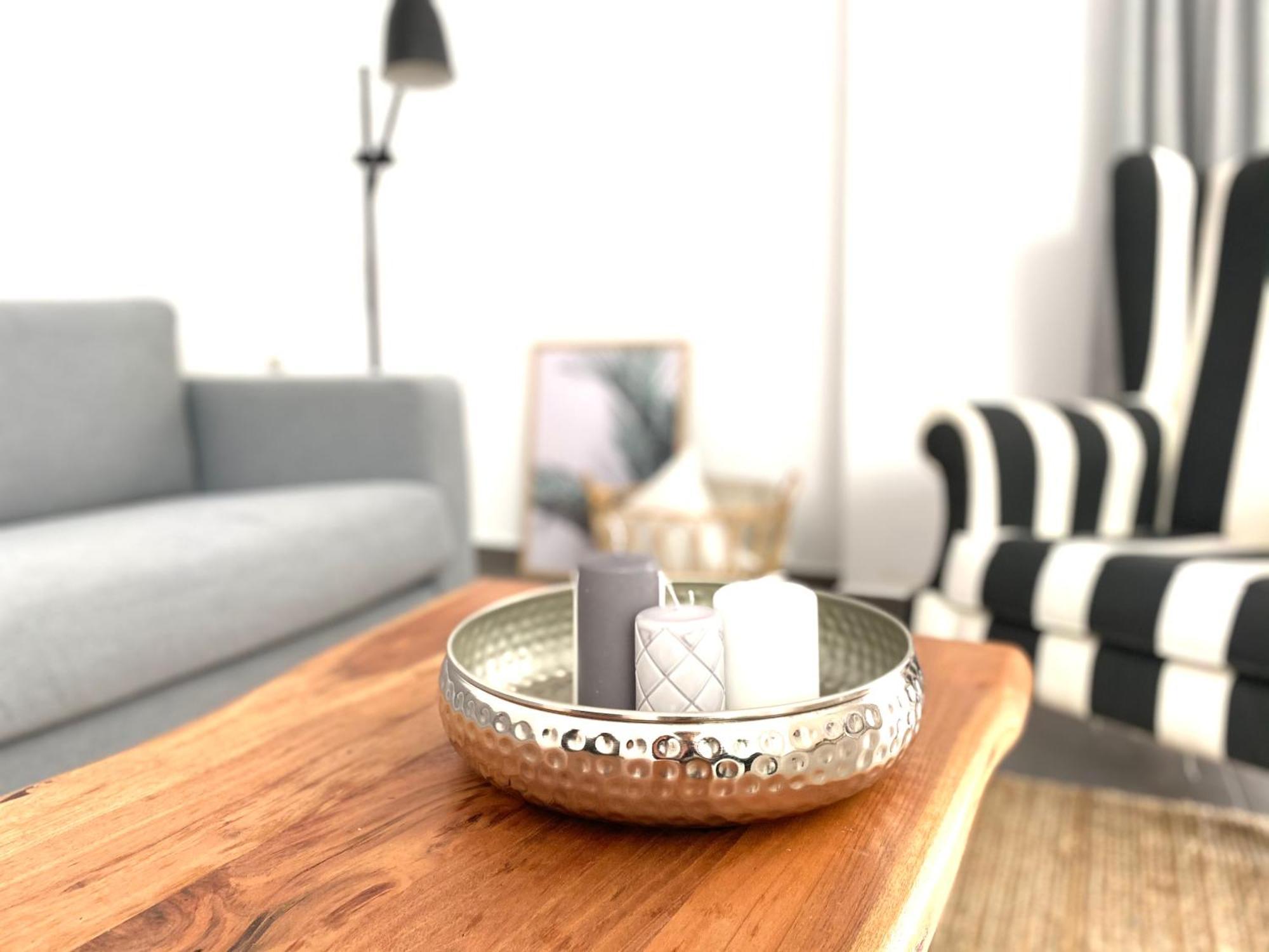 Apartment Central, Spacious And Bright 2-bedroom Apartment. *