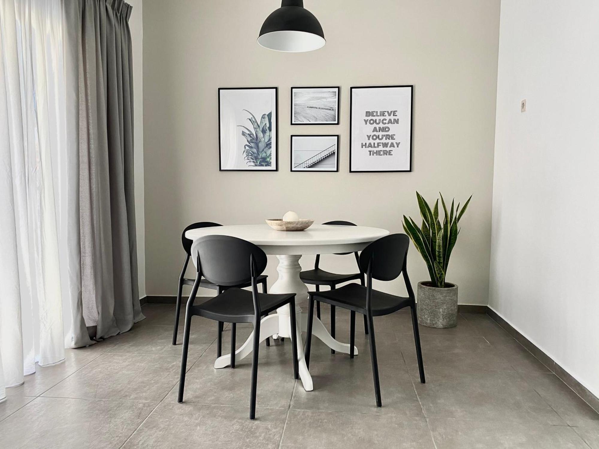 Central, Spacious And Bright 2-bedroom Apartment. Iraklio