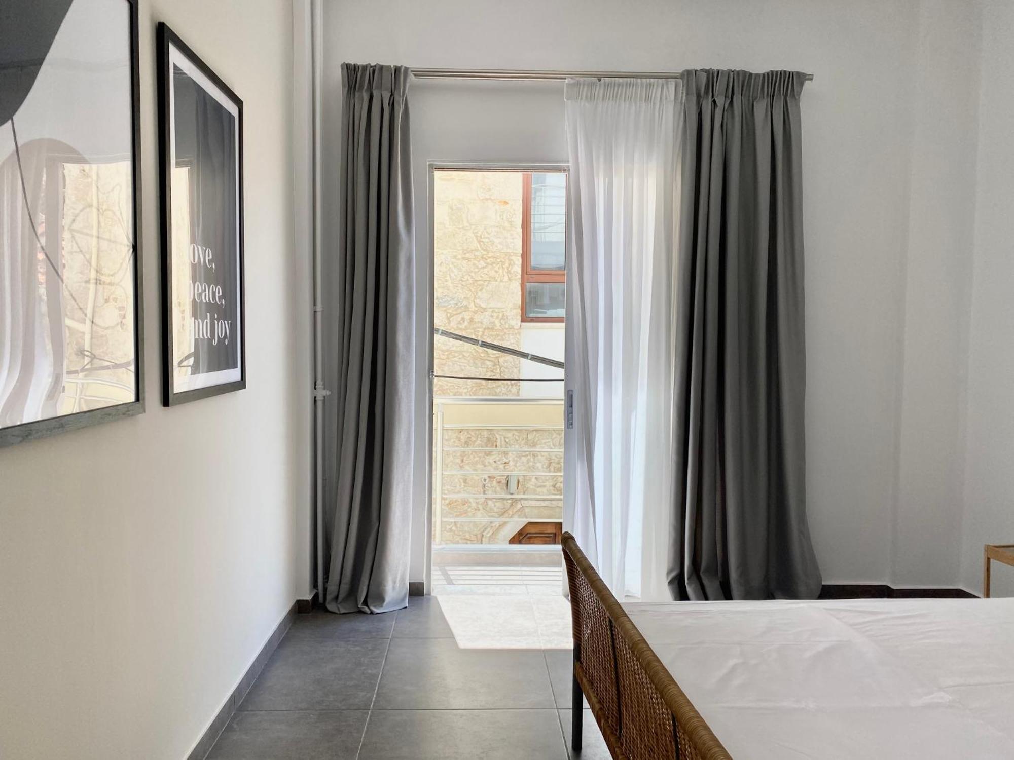 Central, Spacious And Bright 2-bedroom Apartment. * Iraklio