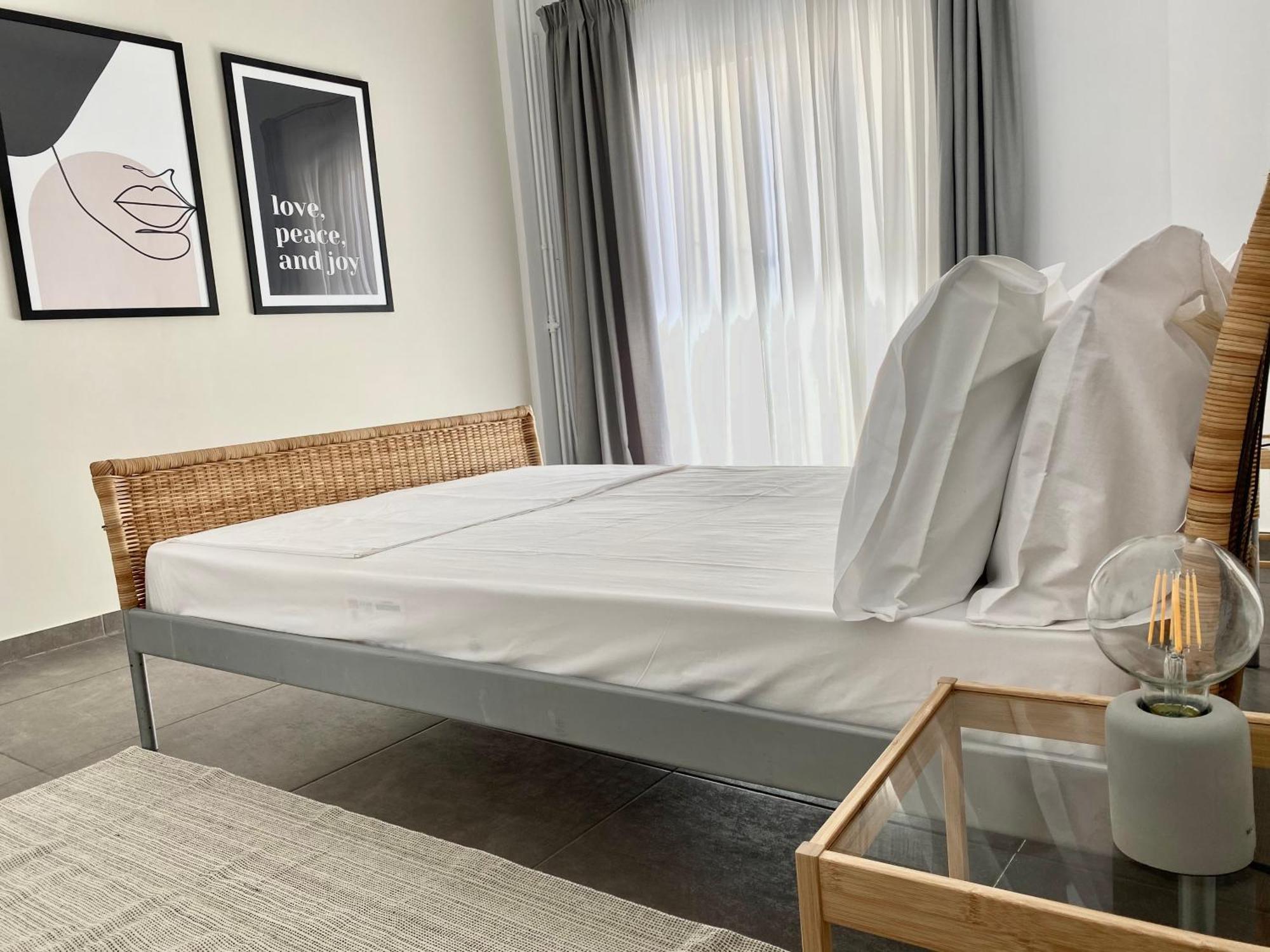 Central, Spacious And Bright 2-bedroom Apartment. Iraklio