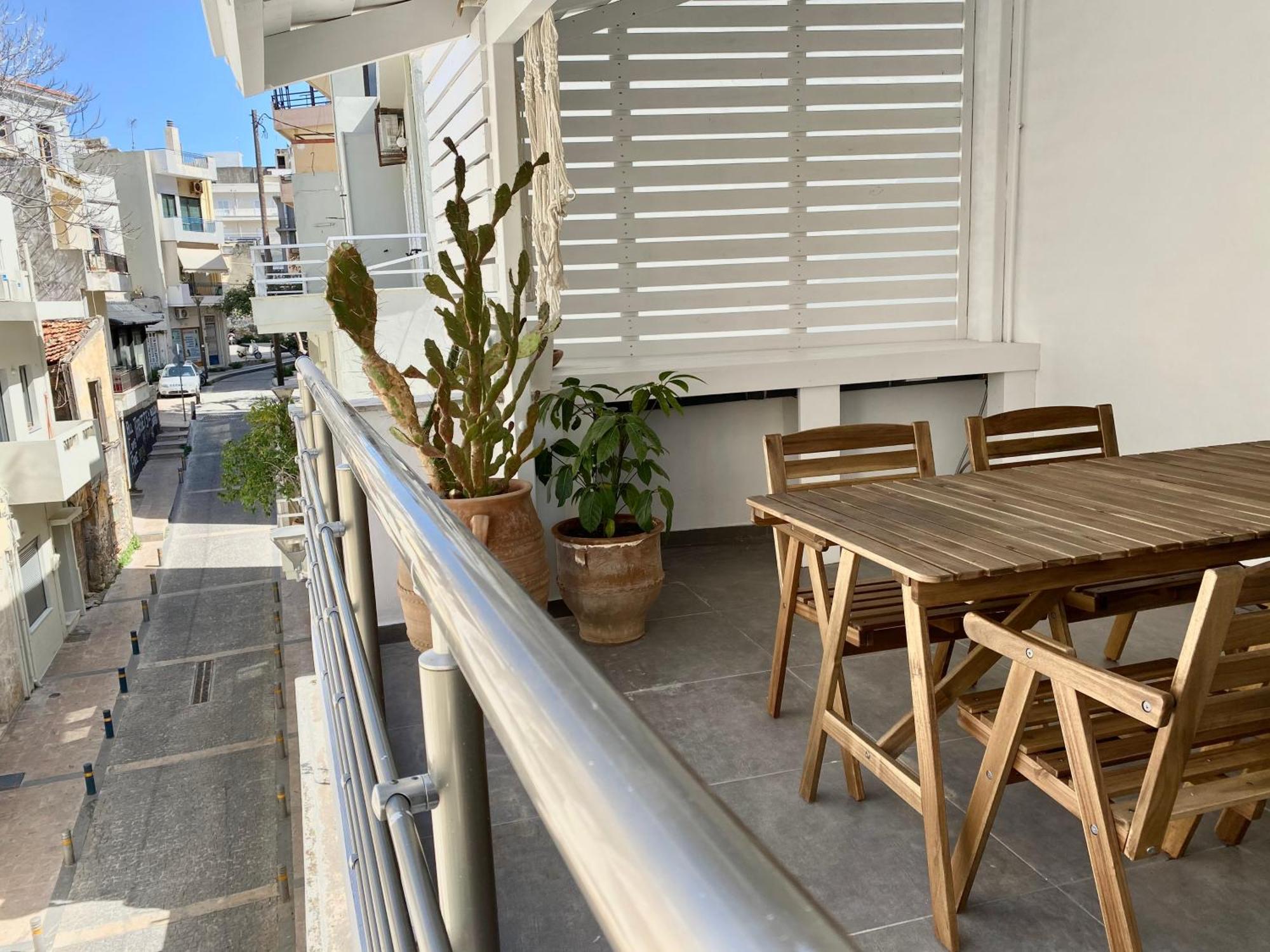 Central, Spacious And Bright 2-bedroom Apartment. Iraklio